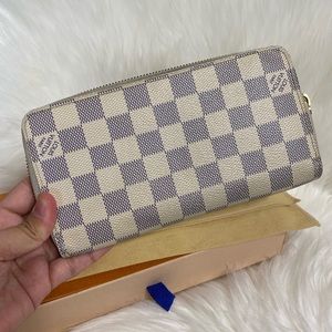 Authentic Louis Vuitton azur zippy wallet